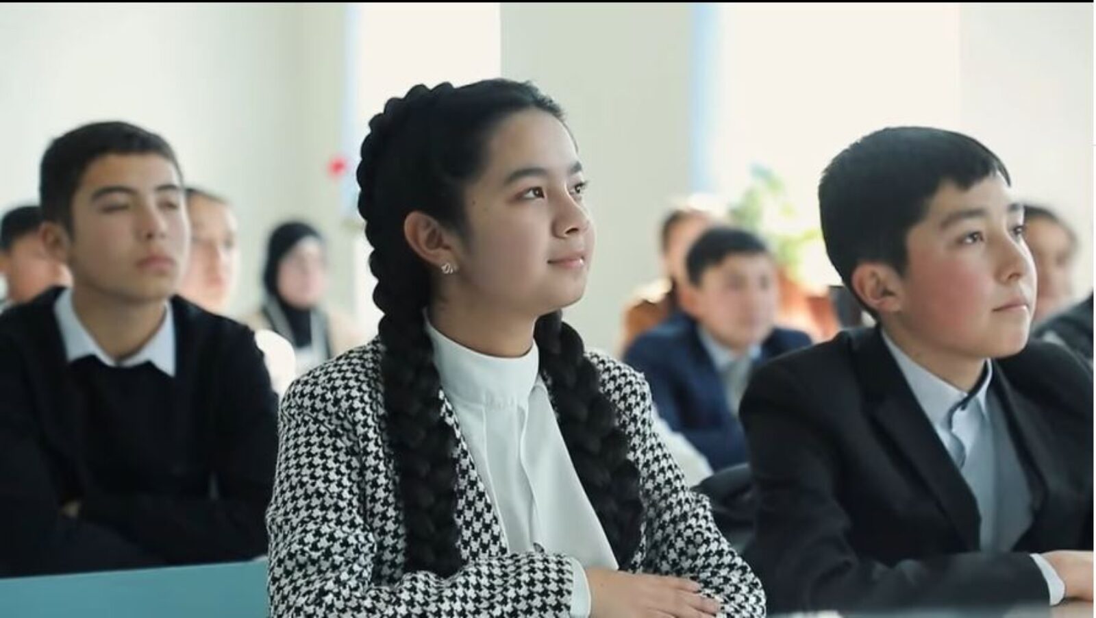 HUNARMAND QIZ YASAGAN BUYUMLAR XORIJLIKLAR E’TIROFIDA